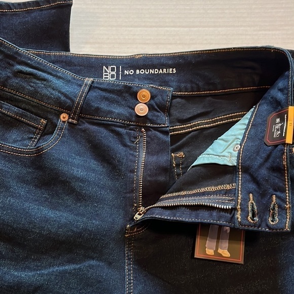 NWT-no boundaries-size 13-dark wash-double button, high-rise flare, jeans - Picture 5 of 12